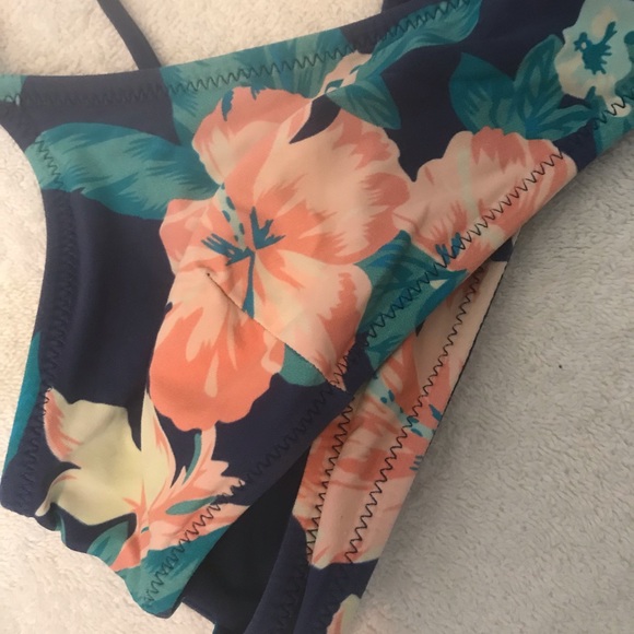 Rip curl bathing suit top - Picture 4 of 4
